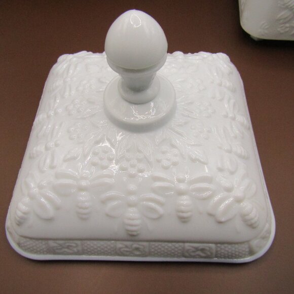 Vintage Tiara Indiana Milk Glass Bee Candy Dish - Picture 6 of 9